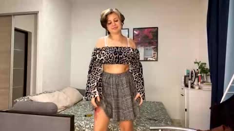 Luna Moon online show from October 19, 2025, 7:14 pm