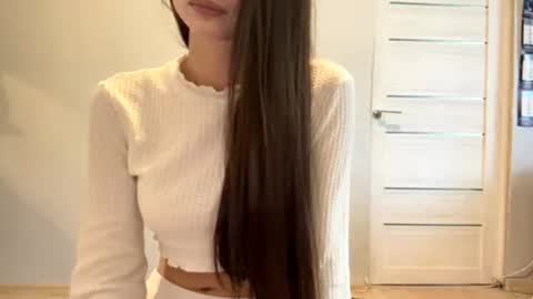 Emilia online show from September 19, 2025, 4:25 am