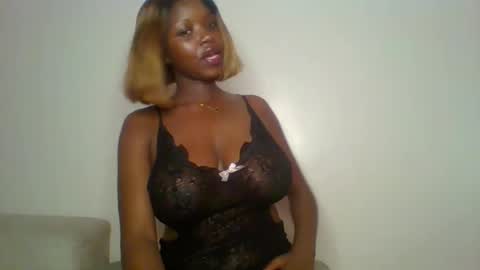 Snapshot of mini_barbie chatting on April 25, 2026, 8:50 pm STRAWBERRY online show from April 25, 2026, 8:50 pm