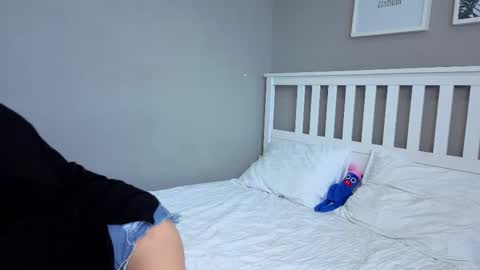 KarinaLeila online show from October 28, 2025, 6:28 am