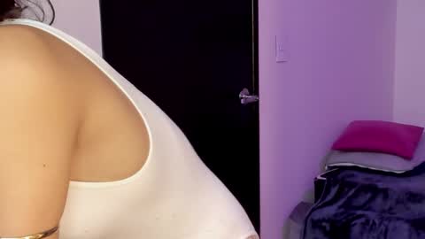 Snapshot of miniadelf chatting on February 2, 2026, 8:51 pm miniadelf online show from February 2, 2026, 8:51 pm