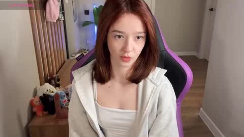 Snapshot of minicleo chatting on October 22, 2025, 2:06 pm Cleo online show from October 22, 2025, 2:06 pm