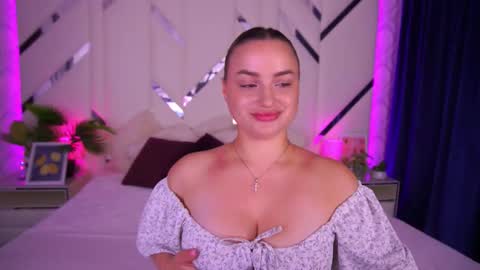 minifox_ online show from September 28, 2025, 6:19 am