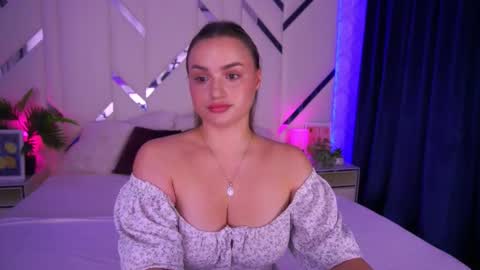 minifox_ online show from October 9, 2025, 7:50 am