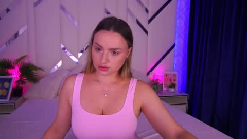 minifox_ online show from October 14, 2025, 7:20 am