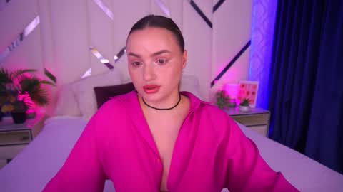 minifox_ online show from November 5, 2025, 8:14 am