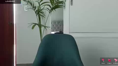 Snapshot of minikunis chatting on September 19, 2025, 4:18 pm Mini Mila Kunis ft Ashton Katchero. Follow me to stay in touch online show from September 19, 2025, 4:18 pm