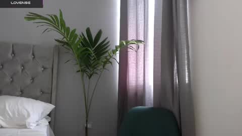 Snapshot of minikunis chatting on October 20, 2025, 7:14 pm Mini Mila Kunis ft Ashton Katchero. Follow me to stay in touch online show from October 20, 2025, 7:14 pm