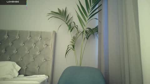 Snapshot of minikunis chatting on October 25, 2025, 10:59 pm Mini Mila Kunis ft Ashton Katchero. Follow me to stay in touch online show from October 25, 2025, 10:59 pm