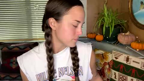 Snapshot of minimaggie chatting on November 12, 2025, 7:24 pm minimaggie online show from November 12, 2025, 7:24 pm