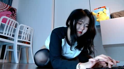 Snapshot of minji_snow chatting on April 24, 2026, 1:24 pm Minji online show from April 24, 2026, 1:24 pm