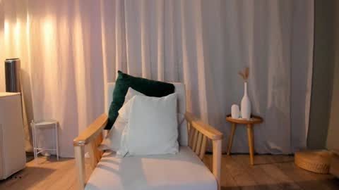 minnie_jin online show from November 23, 2025, 1:44 pm