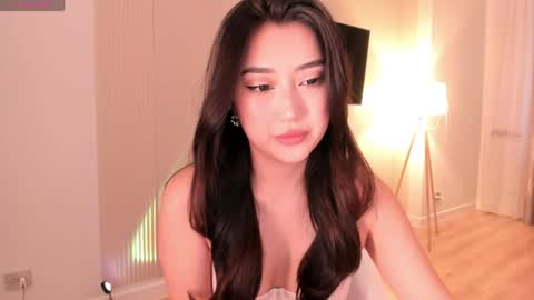 minnie_jin online show from May 27, 2026, 12:35 pm