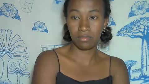 minouch211907 online show from December 18, 2025, 1:39 pm