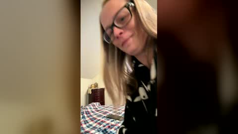 Minx online show from April 26, 2026, 6:27 pm