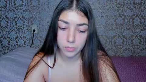 Snapshot of mira_bloempje chatting on October 28, 2025, 1:36 pm Mira online show from October 28, 2025, 1:36 pm