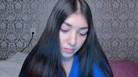 Snapshot of mira_bloempje chatting on December 15, 2025, 5:17 pm Mira online show from December 15, 2025, 5:17 pm