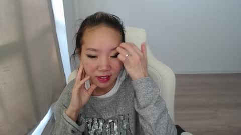 mira_g online show from October 31, 2025, 12:50 pm