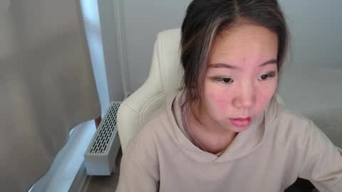 mira_g online show from November 18, 2025, 9:14 am