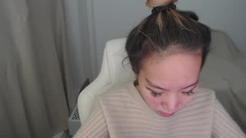 mira_g online show from December 14, 2025, 1:49 pm