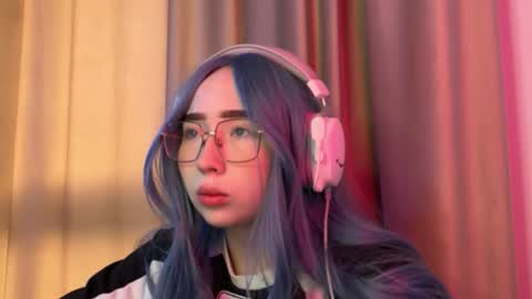 mira_light_ online show from September 26, 2025, 1:09 am