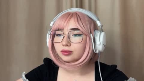 mira_light_ online show from September 29, 2025, 3:17 pm