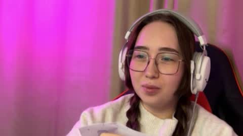 mira_light_ online show from October 13, 2025, 3:23 pm