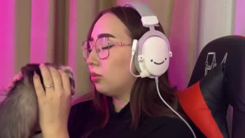 mira_light_ online show from October 17, 2025, 3:47 pm