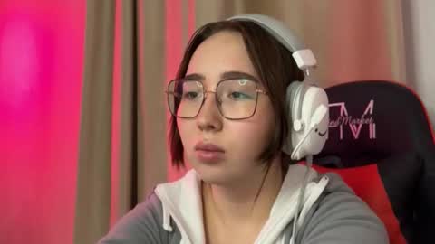 mira_light_ online show from October 20, 2025, 3:12 pm