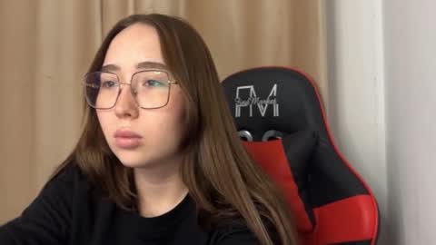 mira_light_ online show from October 24, 2025, 3:19 pm