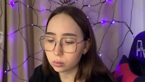 mira_light_ online show from October 27, 2025, 3:27 pm