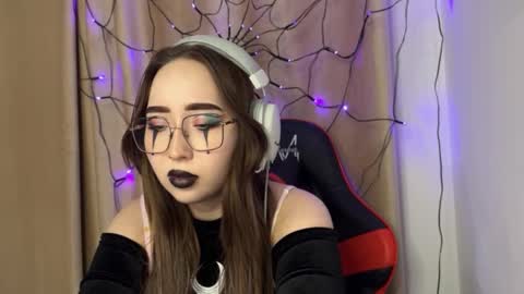 mira_light_ online show from October 28, 2025, 3:25 pm