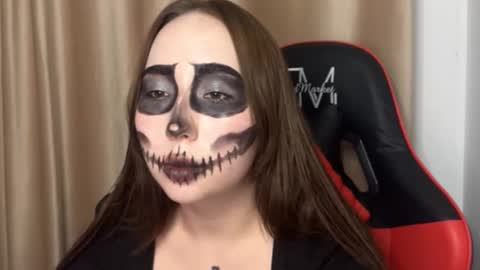 mira_light_ online show from October 30, 2025, 2:51 pm