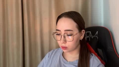 mira_light_ online show from November 12, 2025, 4:18 pm