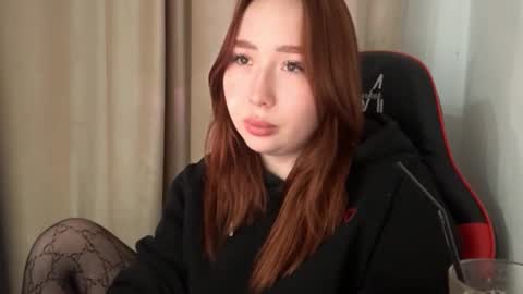 mira_light_ online show from November 18, 2025, 6:23 pm