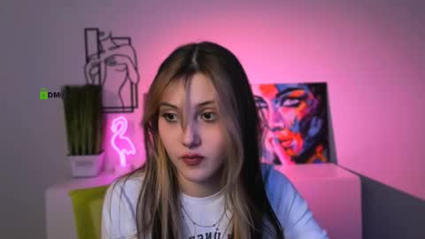 mira_lyn online show from November 28, 2025, 7:05 pm