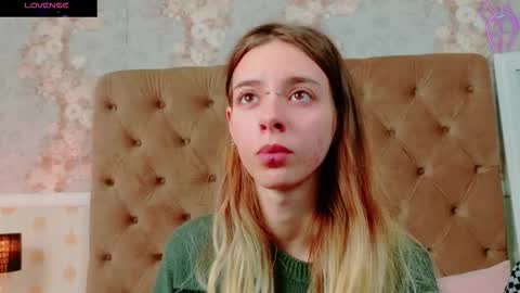 mira_lynxx online show from October 29, 2025, 5:10 am