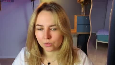 Snapshot of mira_mermayd chatting on April 28, 2026, 1:48 am Mira online show from April 28, 2026, 1:48 am