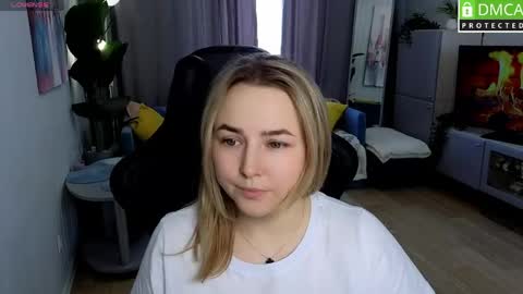 Snapshot of mira_mermayd chatting on April 29, 2026, 8:40 am Mira online show from April 29, 2026, 8:40 am