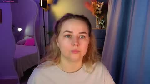 Snapshot of mira_mermayd chatting on May 2, 2026, 1:32 am Mira online show from May 2, 2026, 1:32 am