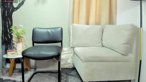 Snapshot of miranda_doll_ chatting on November 12, 2025, 12:16 pm online show from November 12, 2025, 12:16 pm