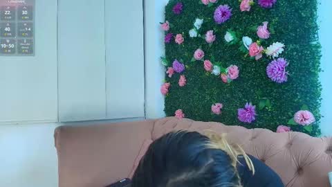 Snapshot of miranda_villa chatting on November 6, 2025, 12:28 pm Miranda online show from November 6, 2025, 12:28 pm