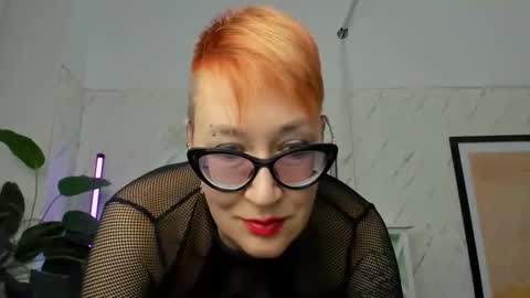 mirandagill online show from December 2, 2024, 12:07 pm