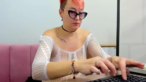 mirandagill online show from January 13, 2025, 12:13 pm