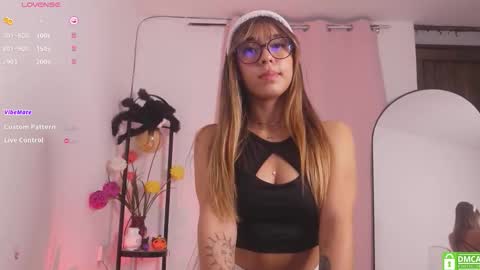 MIRANDA HERNANDEZ online show from October 30, 2025, 4:58 am