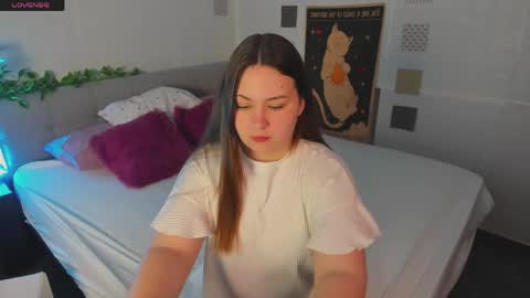 Snapshot of mireyalin chatting on May 19, 2026, 5:25 am Mireya online show from May 19, 2026, 5:25 am