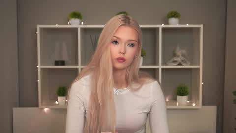 Snapshot of mirianscorgie chatting on October 28, 2025, 9:28 pm Elsa online show from October 28, 2025, 9:28 pm