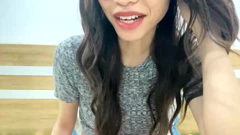 Miriam Schl online show from October 22, 2025, 1:17 am