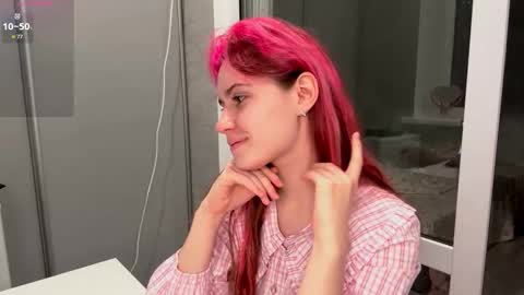 Molly online show from October 5, 2025, 5:44 pm