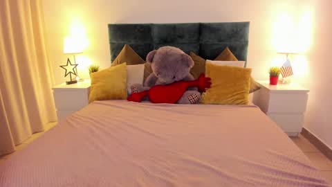 mishapallmer online show from October 15, 2025, 8:25 am